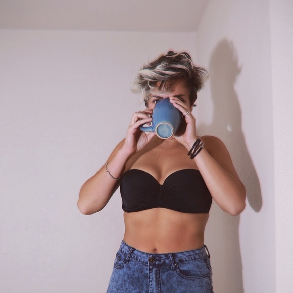 Meet your Posher, Candice - Picture 1 of 6